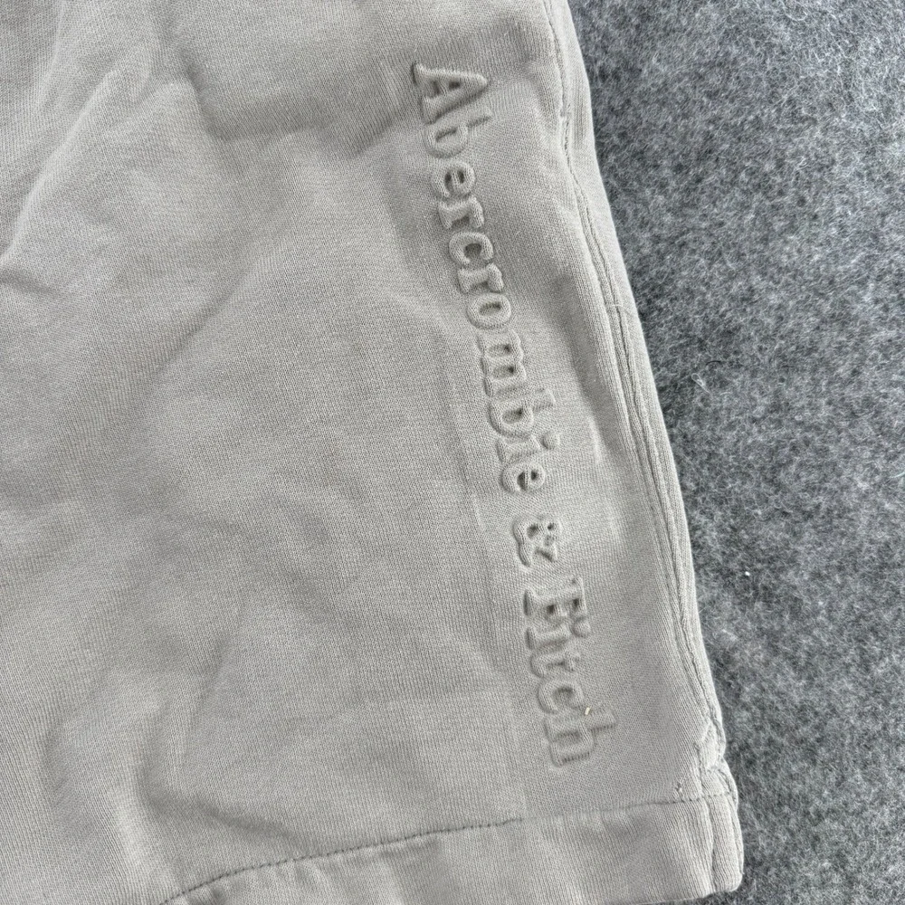 Abercrombie & Fitch Sweat Shorts Mens S Tan Embossed Logo Fleece Drawstring - Picture 7 of 16